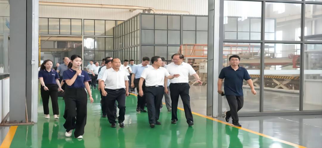 省人大常委會(huì)副主任、黨組書記楊東奇到新港集團(tuán)走訪調(diào)研，點(diǎn)贊新港仿生膠技術(shù)創(chuàng)新